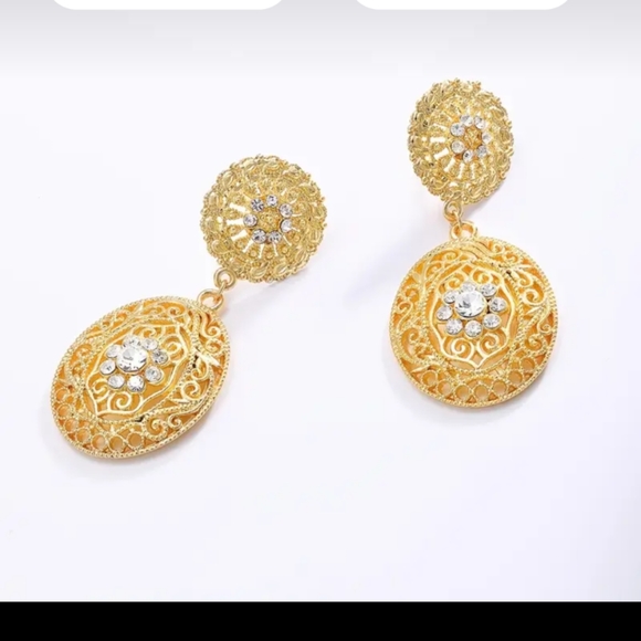GOLDEN FLOWER DROP EARRINGS - Picture 2 of 6